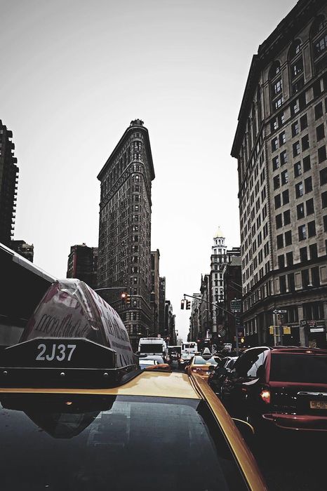 nyc taxi cars traffic city atmosphere house