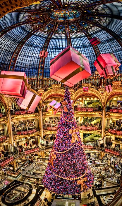 christmas shoppingmall christmastree presents lights
